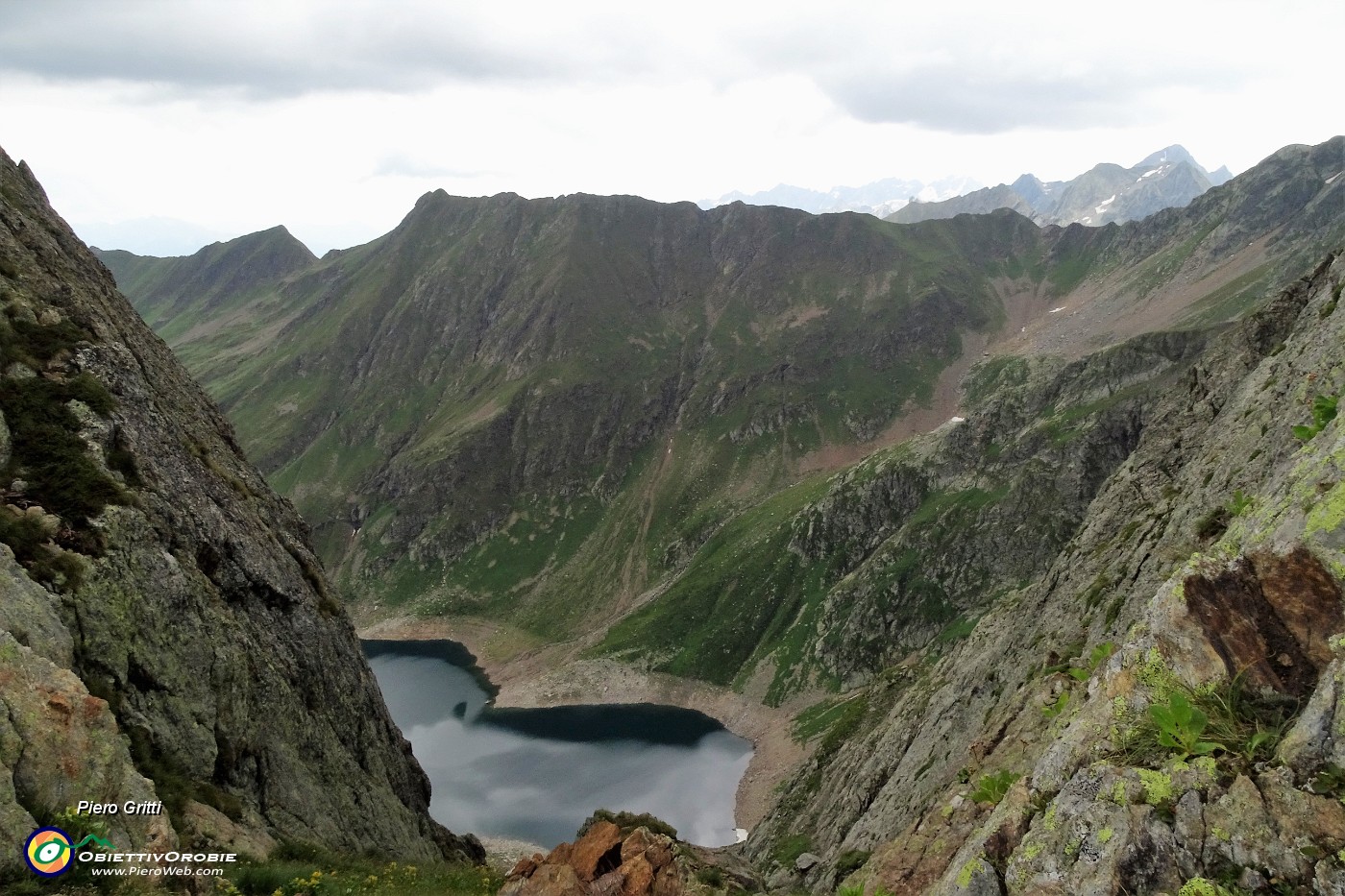 45 Vista a picco sul Lago del Publino.JPG